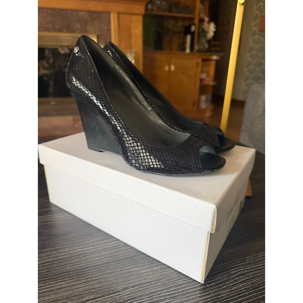 Calvin Klein Callie Patent Snake Print Wedge Peep Toes Sz. 7.5
